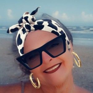 Meet your Posher, Cindy ann